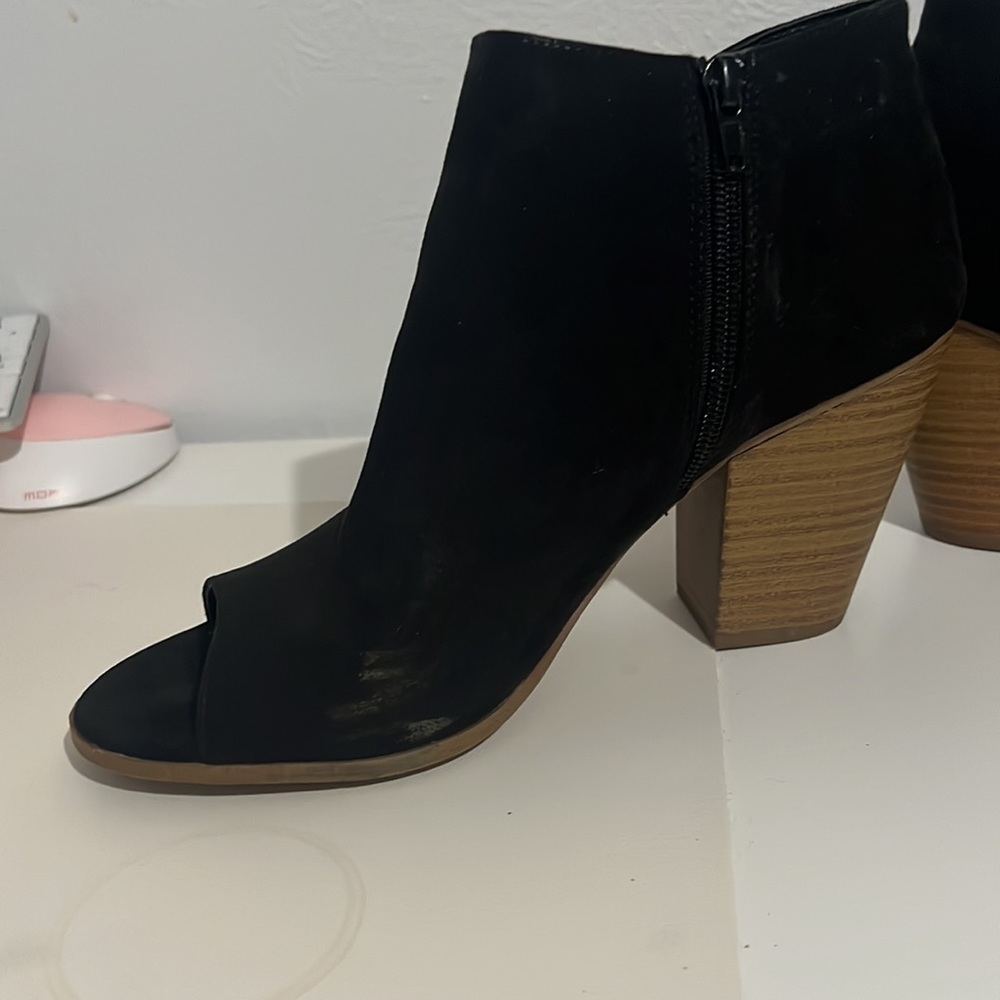 Open toed booties - Picture 5 of 7